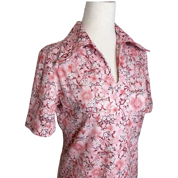 Vintage 70s Flower Power Pink Floral Collared Polyester Short Sleeve Top - Picture 3 of 7